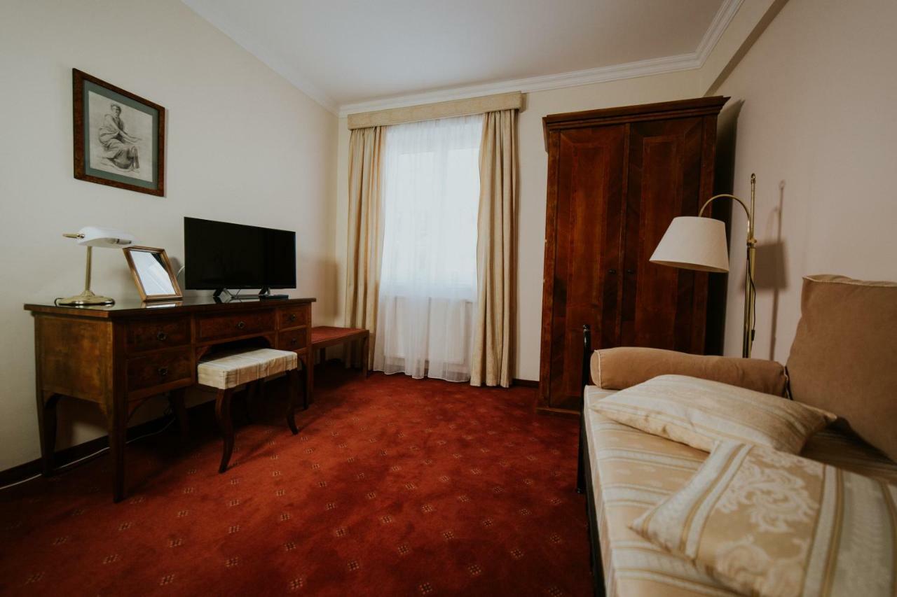 Hotel La Residenza ティミショアラ エクステリア 写真