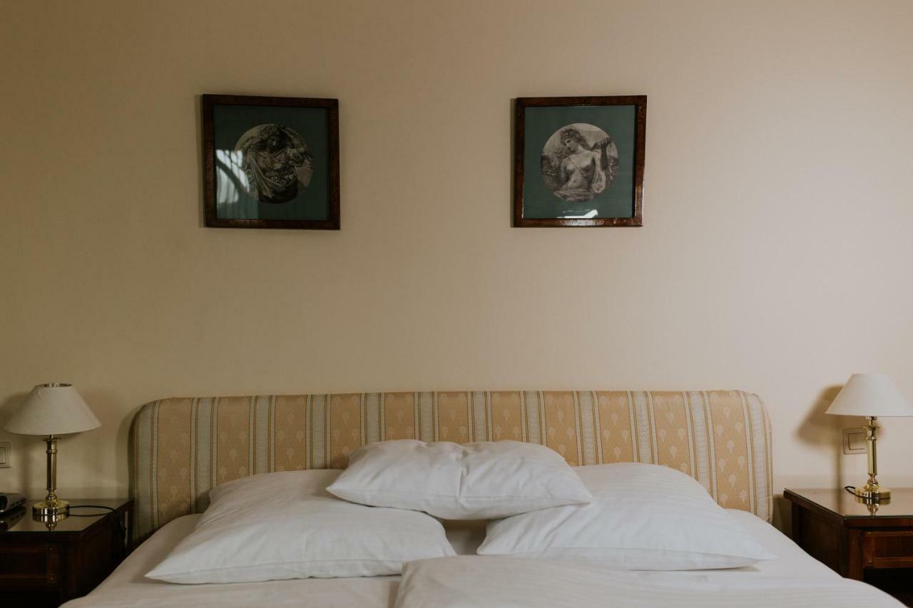 Hotel La Residenza ティミショアラ エクステリア 写真
