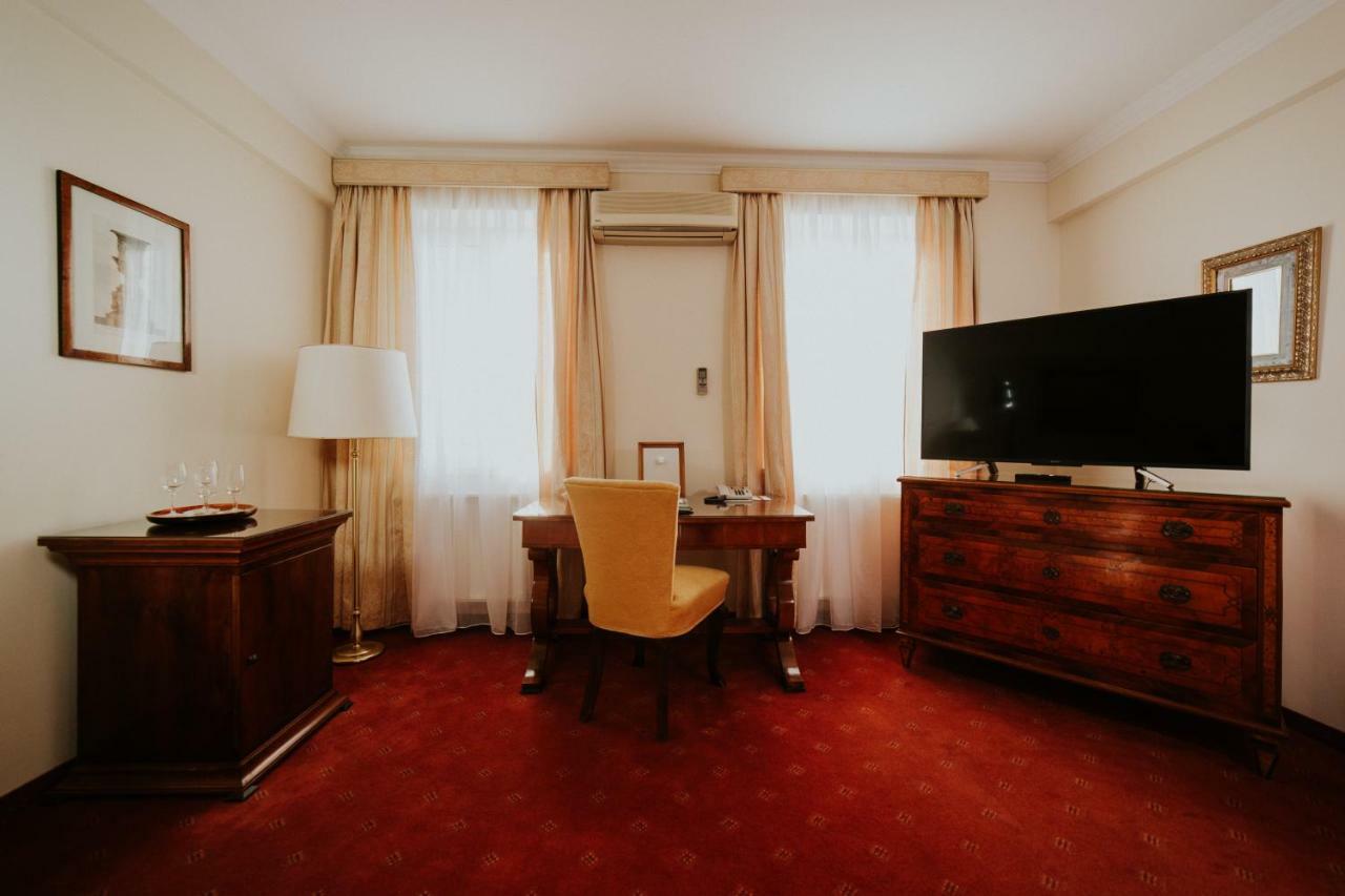 Hotel La Residenza ティミショアラ エクステリア 写真