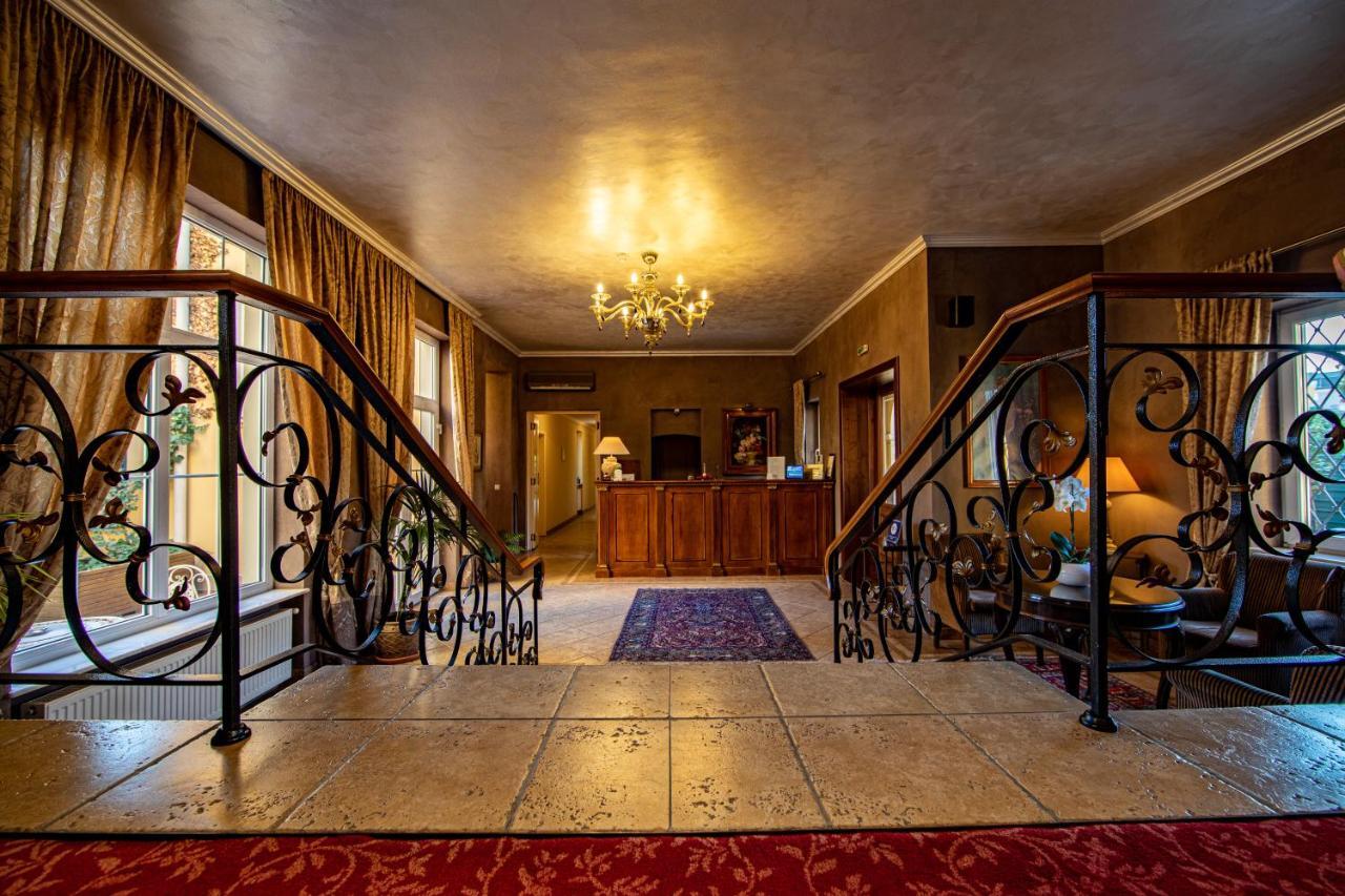 Hotel La Residenza ティミショアラ エクステリア 写真