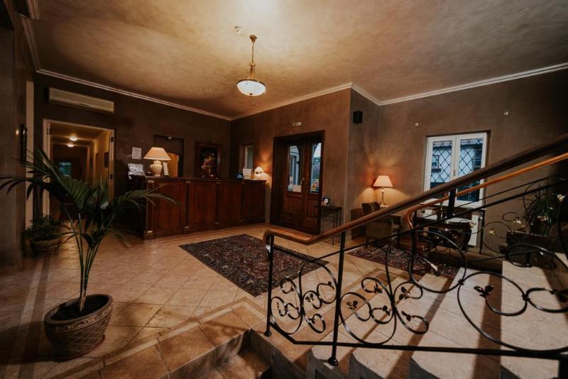 Hotel La Residenza ティミショアラ エクステリア 写真